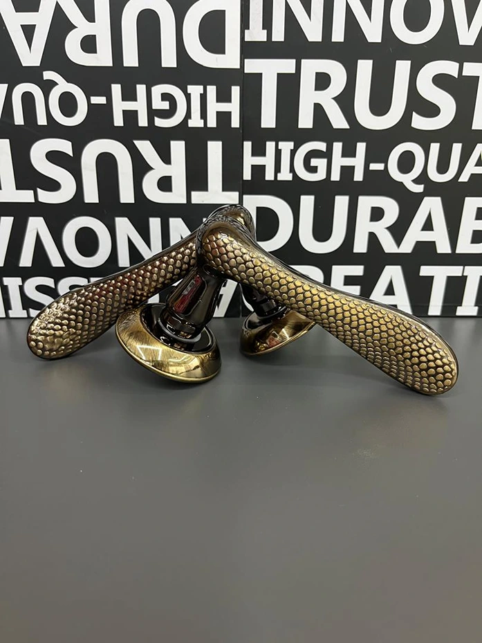 دستگیره رزت  باتیس مدل هلیا قهوه ای براق